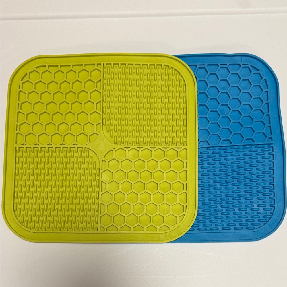 Source Unknown Yellow and Blue Pet Feeding Mats